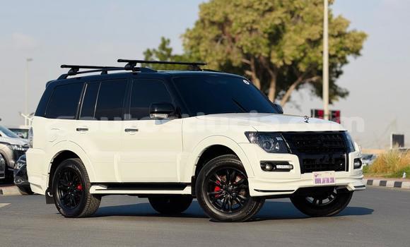 Buy Used Mitsubishi Pajero White Car in Import - Dubai in Anse-la-Raye