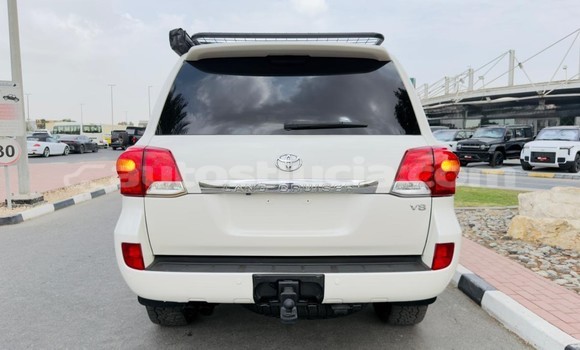 Acheter Occasion Voiture Toyota Land Cruiser Blanc à Import - Dubai, Anse-la-Raye Acheter Occasion Voiture Toyota Land Cruiser Blanc à Import - Dubai, Anse-la-Raye
