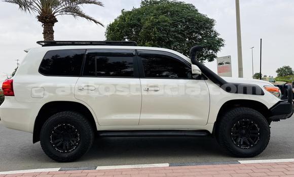 Acheter Occasion Voiture Toyota Land Cruiser Blanc à Import - Dubai, Anse-la-Raye Acheter Occasion Voiture Toyota Land Cruiser Blanc à Import - Dubai, Anse-la-Raye