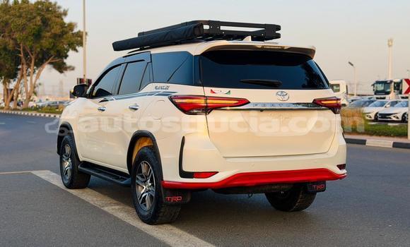 Acheter Import Voiture Toyota Fortuner Blanc à Import - Dubai, Anse-la-Raye Acheter Import Voiture Toyota Fortuner Blanc à Import - Dubai, Anse-la-Raye