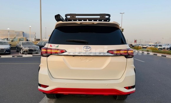Acheter Import Voiture Toyota Fortuner Blanc à Import - Dubai, Anse-la-Raye Acheter Import Voiture Toyota Fortuner Blanc à Import - Dubai, Anse-la-Raye