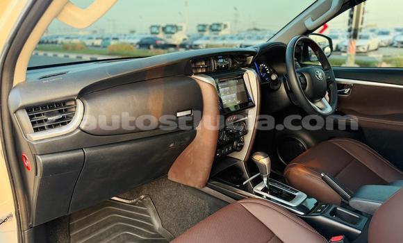 Acheter Import Voiture Toyota Fortuner Blanc à Import - Dubai, Anse-la-Raye Acheter Import Voiture Toyota Fortuner Blanc à Import - Dubai, Anse-la-Raye