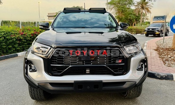 Buy Used Toyota Hilux Silver Car in Import - Dubai in Anse-la-Raye Buy Used Toyota Hilux Silver Car in Import - Dubai in Anse-la-Raye