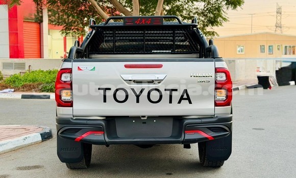 Buy Used Toyota Hilux Silver Car in Import - Dubai in Anse-la-Raye Buy Used Toyota Hilux Silver Car in Import - Dubai in Anse-la-Raye