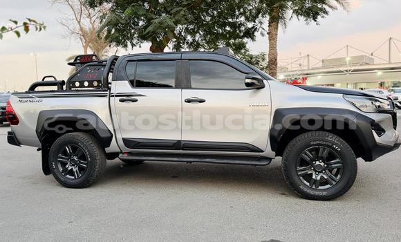 Buy Used Toyota Hilux Silver Car in Import - Dubai in Anse-la-Raye Buy Used Toyota Hilux Silver Car in Import - Dubai in Anse-la-Raye
