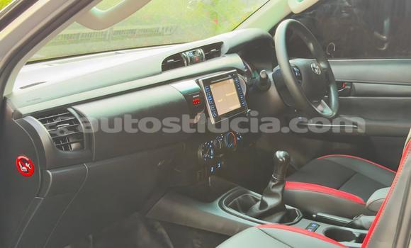Buy Used Toyota Hilux Silver Car in Import - Dubai in Anse-la-Raye Buy Used Toyota Hilux Silver Car in Import - Dubai in Anse-la-Raye