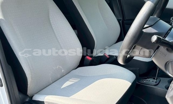 Buy Used Toyota Vitz Silver Car in Castries in Castries Buy Used Toyota Vitz Silver Car in Castries in Castries