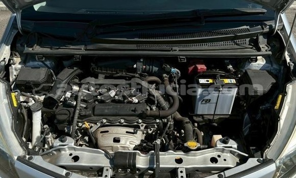 Buy Used Toyota Vitz Silver Car in Castries in Castries Buy Used Toyota Vitz Silver Car in Castries in Castries