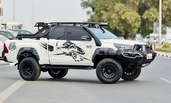 Buy Used Toyota Hilux White Car in Import - Dubai in Anse-la-Raye