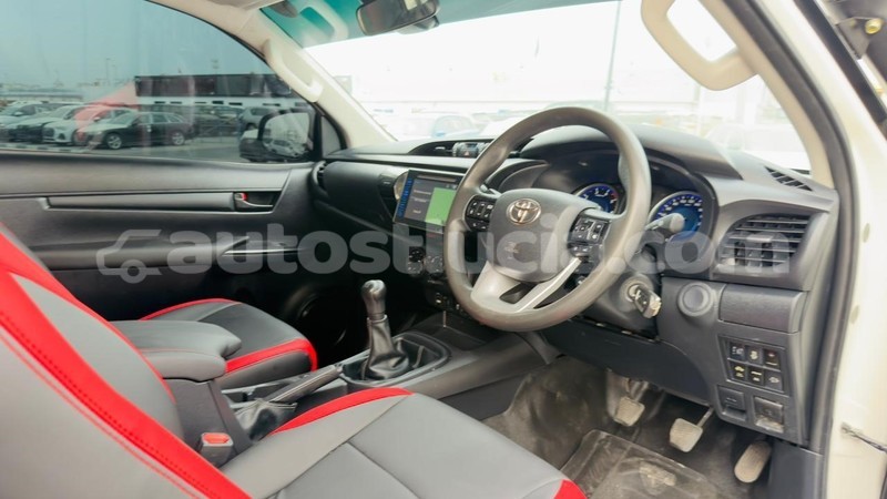 Big with watermark toyota hilux anse la raye import dubai 4365