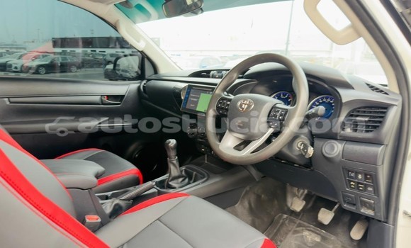 Acheter Occasion Voiture Toyota Hilux Blanc à Import - Dubai, Anse-la-Raye Acheter Occasion Voiture Toyota Hilux Blanc à Import - Dubai, Anse-la-Raye