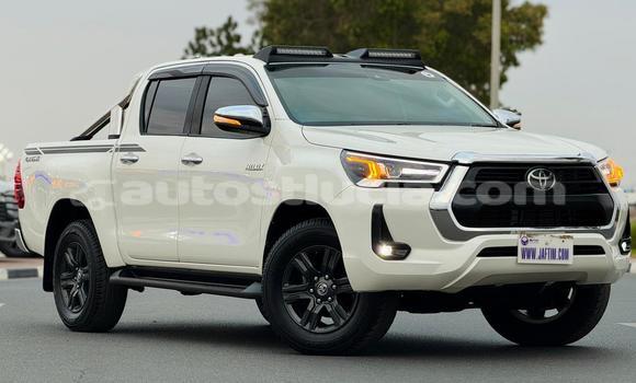 Buy Used Toyota Hilux White Car in Import - Dubai in Anse-la-Raye Buy Used Toyota Hilux White Car in Import - Dubai in Anse-la-Raye