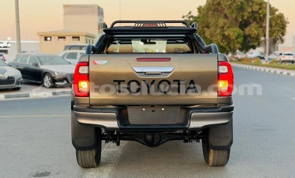 Buy Used Toyota Hilux Green Car in Import - Dubai in Anse-la-Raye Buy Used Toyota Hilux Green Car in Import - Dubai in Anse-la-Raye