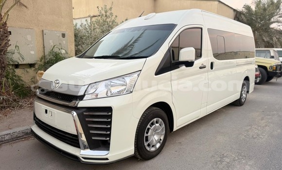 Buy Used Toyota Hiace White Car in Import - Dubai in Anse-la-Raye
