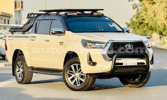Buy Used Toyota Hilux White Car in Import - Dubai in Anse-la-Raye