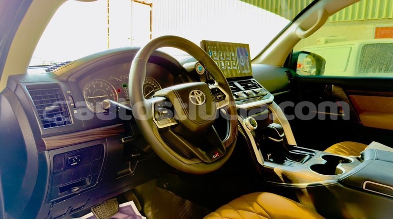 Big with watermark toyota land cruiser anse la raye import dubai 4394