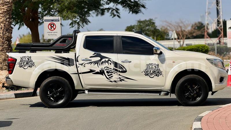 Big with watermark nissan navara anse la raye import dubai 4400