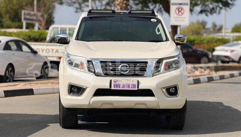 Big with watermark nissan navara anse la raye import dubai 4400