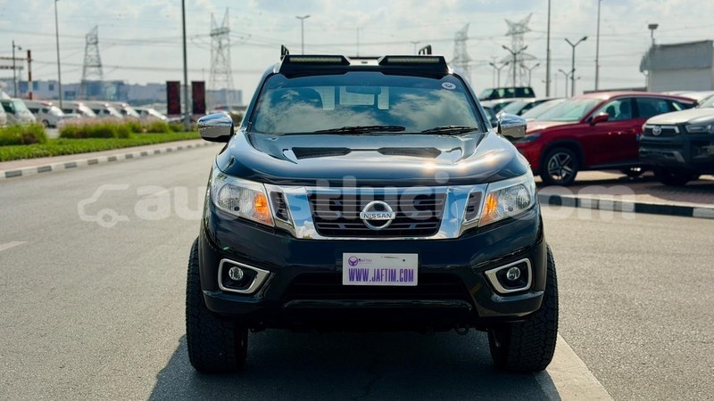 Big with watermark nissan navara anse la raye import dubai 4402