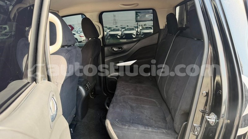 Big with watermark nissan navara anse la raye import dubai 4402