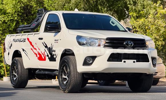 Buy Used Toyota Hilux White Car in Import - Dubai in Anse-la-Raye