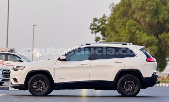 Acheter Occasion Voiture Jeep Cherokee Blanc à Import - Dubai, Anse-la-Raye Acheter Occasion Voiture Jeep Cherokee Blanc à Import - Dubai, Anse-la-Raye
