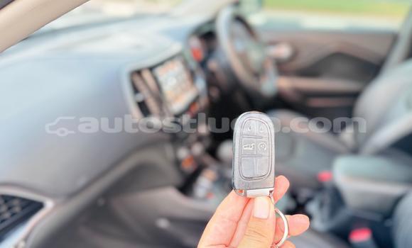 Acheter Occasion Voiture Jeep Cherokee Blanc à Import - Dubai, Anse-la-Raye Acheter Occasion Voiture Jeep Cherokee Blanc à Import - Dubai, Anse-la-Raye