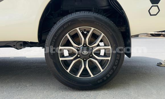 Buy Used Toyota Hilux White Car in Import - Dubai in Anse-la-Raye Buy Used Toyota Hilux White Car in Import - Dubai in Anse-la-Raye