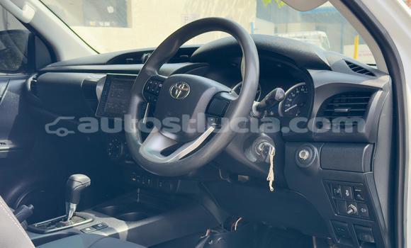 Buy Used Toyota Hilux White Car in Import - Dubai in Anse-la-Raye Buy Used Toyota Hilux White Car in Import - Dubai in Anse-la-Raye