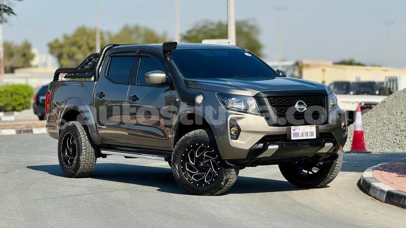 Big with watermark nissan navara anse la raye import dubai 4420