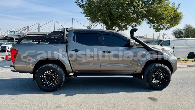 Big with watermark nissan navara anse la raye import dubai 4420