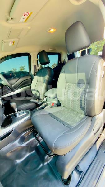 Big with watermark nissan navara anse la raye import dubai 4420