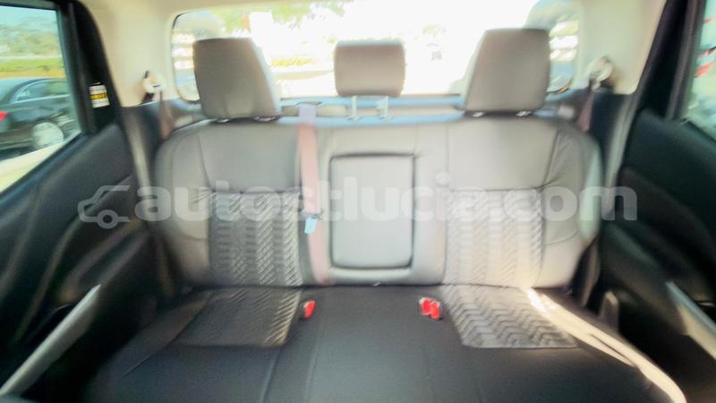 Big with watermark nissan navara anse la raye import dubai 4420