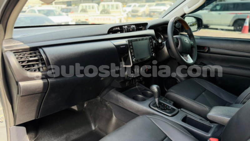 Big with watermark toyota hilux anse la raye import dubai 4425