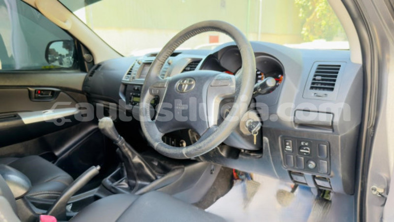 Big with watermark toyota hilux anse la raye import dubai 4432