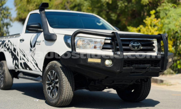 Buy Used Toyota Hilux White Car in Import - Dubai in Anse-la-Raye