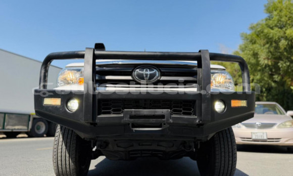 Acheter Occasion Voiture Toyota Hilux Blanc à Import - Dubai, Anse-la-Raye Acheter Occasion Voiture Toyota Hilux Blanc à Import - Dubai, Anse-la-Raye