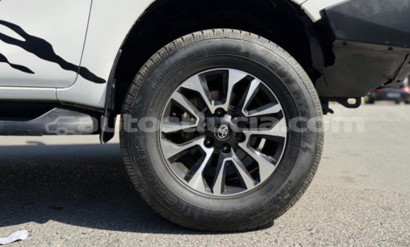 Acheter Occasion Voiture Toyota Hilux Blanc à Import - Dubai, Anse-la-Raye Acheter Occasion Voiture Toyota Hilux Blanc à Import - Dubai, Anse-la-Raye