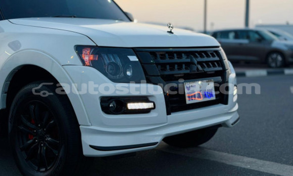Acheter Occasion Voiture Mitsubishi Pajero Blanc à Import - Dubai, Anse-la-Raye Acheter Occasion Voiture Mitsubishi Pajero Blanc à Import - Dubai, Anse-la-Raye