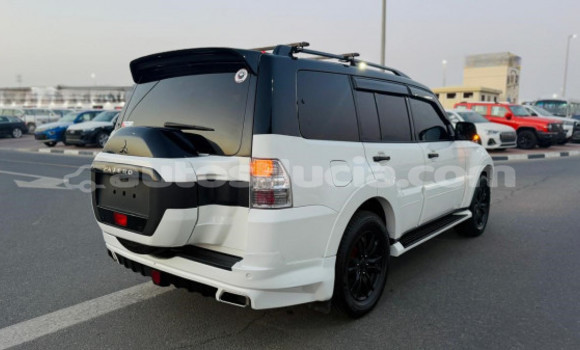 Acheter Occasion Voiture Mitsubishi Pajero Blanc à Import - Dubai, Anse-la-Raye Acheter Occasion Voiture Mitsubishi Pajero Blanc à Import - Dubai, Anse-la-Raye