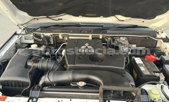 Acheter Occasion Voiture Mitsubishi Pajero Blanc à Import - Dubai, Anse-la-Raye Acheter Occasion Voiture Mitsubishi Pajero Blanc à Import - Dubai, Anse-la-Raye