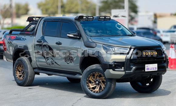 Buy Used Toyota Hilux Green Car in Import - Dubai in Anse-la-Raye