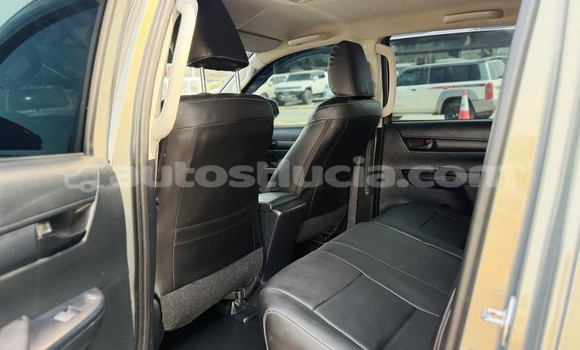 Acheter Occasion Voiture Toyota Hilux Vert à Import - Dubai, Anse-la-Raye Acheter Occasion Voiture Toyota Hilux Vert à Import - Dubai, Anse-la-Raye