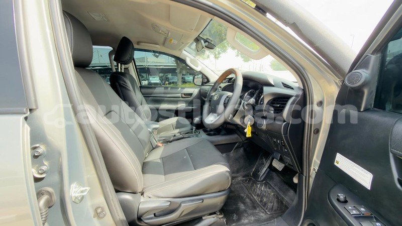 Big with watermark toyota hilux anse la raye import dubai 4444