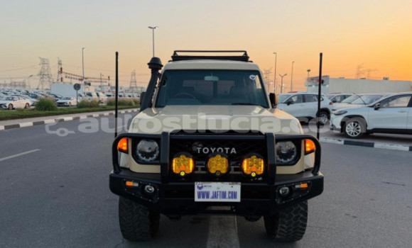 Buy Used Toyota Land Cruiser Beige Car in Import - Dubai in Anse-la-Raye