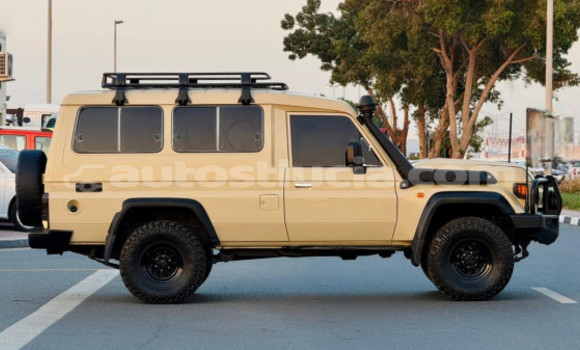Acheter Occasion Voiture Toyota Land Cruiser Beige à Import - Dubai, Anse-la-Raye Acheter Occasion Voiture Toyota Land Cruiser Beige à Import - Dubai, Anse-la-Raye