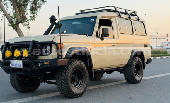 Acheter Occasion Voiture Toyota Land Cruiser Beige à Import - Dubai, Anse-la-Raye Acheter Occasion Voiture Toyota Land Cruiser Beige à Import - Dubai, Anse-la-Raye