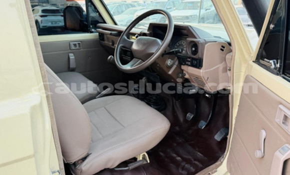 Acheter Occasion Voiture Toyota Land Cruiser Beige à Import - Dubai, Anse-la-Raye Acheter Occasion Voiture Toyota Land Cruiser Beige à Import - Dubai, Anse-la-Raye