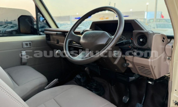 Acheter Occasion Voiture Toyota Land Cruiser Beige à Import - Dubai, Anse-la-Raye Acheter Occasion Voiture Toyota Land Cruiser Beige à Import - Dubai, Anse-la-Raye