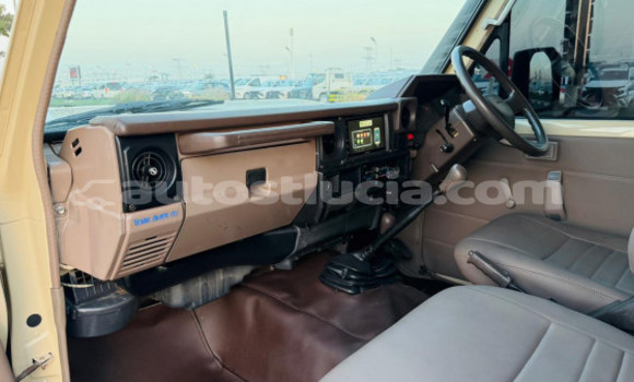 Acheter Occasion Voiture Toyota Land Cruiser Beige à Import - Dubai, Anse-la-Raye Acheter Occasion Voiture Toyota Land Cruiser Beige à Import - Dubai, Anse-la-Raye